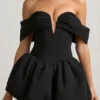 Mini-robe corset à volants et ourlet bouffant, épaules dénudées, Jessamy, en noir Mini-robe corset à volants et ourlet bouffant, épaules dénudées, Jessamy, en noir