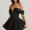 Mini-robe corset à volants et ourlet bouffant, épaules dénudées, Jessamy, en noir Mini-robe corset à volants et ourlet bouffant, épaules dénudées, Jessamy, en noir