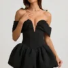 Mini-robe corset à volants et ourlet bouffant, épaules dénudées, Jessamy, en noir Mini-robe corset à volants et ourlet bouffant, épaules dénudées, Jessamy, en noir