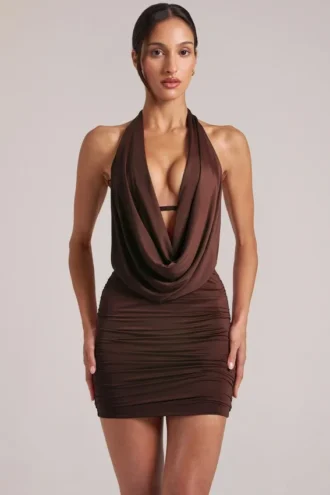 Mini-robe drapée à col bénitier Kael, couleur chocolat