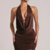 Mini-robe drapée à col bénitier Kael, couleur chocolat Mini-robe drapée à col bénitier Kael, couleur chocolat