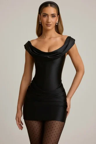 Mini-robe drapée à épaules dénudées Maeve en satin noir
