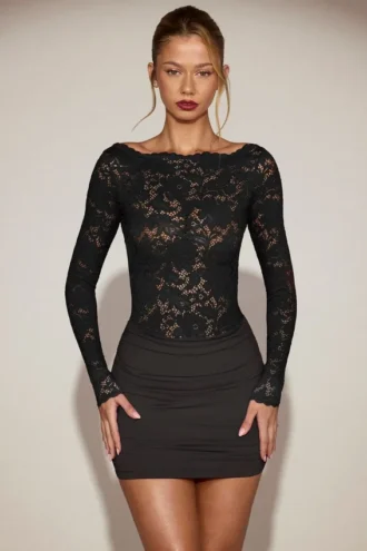 Mini-robe Eirlys en dentelle transparente à encolure bateau, couleur noire