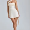 Mini-robe en satin drapée à col dos nu Anastasia, couleur ivoire Mini-robe en satin drapée à col dos nu Anastasia, couleur ivoire