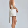 Mini-robe en satin drapée à col dos nu Anastasia, couleur ivoire Mini-robe en satin drapée à col dos nu Anastasia, couleur ivoire