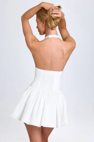 mini robe jessalie dos nu et plis creux en blanc 2 330x495 - Mini-robe Jessalie &agrave; dos nu et plis creux, en blanc
