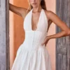 Mini-robe Jessalie à dos nu et plis creux, en blanc