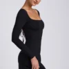 Mini-robe à manches longues et encolure carrée Hope en modal noir Mini-robe à manches longues et encolure carrée Hope en modal noir