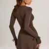 Mini-robe à manches longues Iskra en modal, couleur chocolat Mini-robe à manches longues Iskra en modal, couleur chocolat
