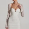 Mini-robe à manches longues ornée St Germain en blanc Mini-robe à manches longues ornée St Germain en blanc