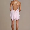 Mini-robe Mariette en mousseline haut de gamme, décolleté plongeant et dos nu, couleur rose pâle Mini-robe Mariette en mousseline haut de gamme, décolleté plongeant et dos nu, couleur rose pâle
