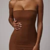 Mini-robe nuisette bandeau en maille transparente douce Intimates, couleur moka Mini-robe nuisette bandeau en maille transparente douce Intimates, couleur moka