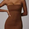 Mini-robe nuisette bandeau en maille transparente douce Intimates, couleur moka Mini-robe nuisette bandeau en maille transparente douce Intimates, couleur moka