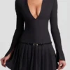 Mini-robe plissée à manches longues Fiorella en noir Mini-robe plissée à manches longues Fiorella en noir
