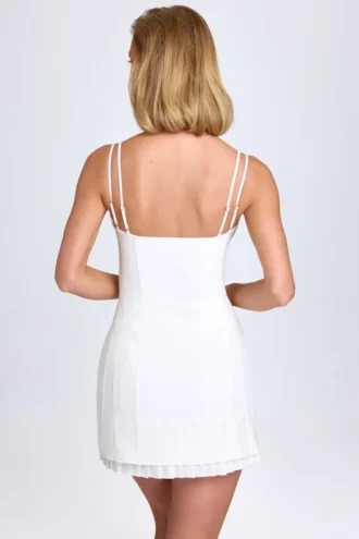 Mini-robe plissée à nœud Bronwyn en blanc