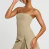 Mini-robe plissée à nouer en sergé tissé Bruna, couleur taupe Mini-robe plissée à nouer en sergé tissé Bruna, couleur taupe