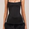 Mini-robe Rixelle en satin à encolure carrée, corset et fausse fourrure, couleur noire