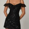 Mini-robe trapèze Jacira à lacets et ornements, en noir Mini-robe trapèze Jacira à lacets et ornements, en noir