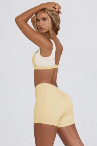 Mini-short froncé en marbré citron