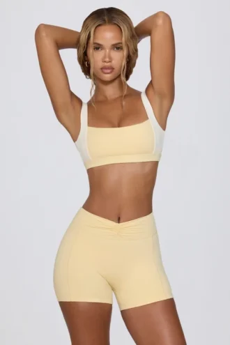 Mini-short froncé en marbré citron