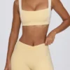 Mini-short froncé en marbré citron