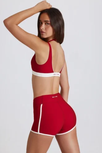 Mini-short Soft Active à contrastes en rouge foncé