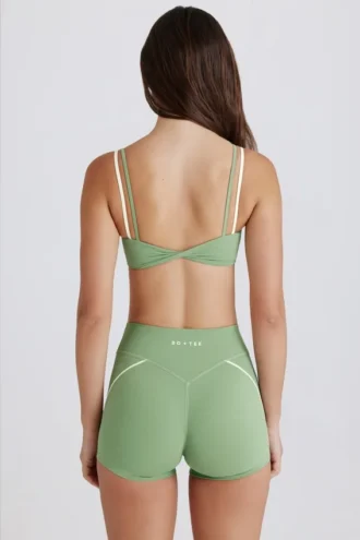 Mini-short Soft Active à effet torsadé sur le devant, vert