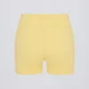 Mini-short Soft Active à poche et taille en V, couleur citron Mini-short Soft Active à poche et taille en V, couleur citron