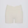 Mini-short Soft Active à poche et taille en V, couleur crème Mini-short Soft Active à poche et taille en V, couleur crème