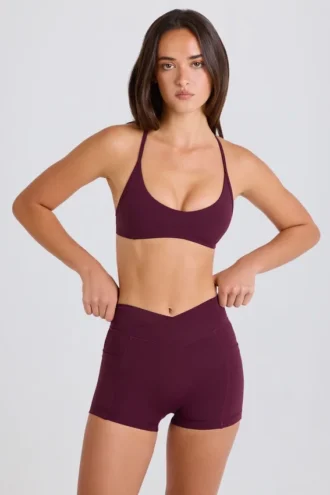 Mini-short Soft Active à taille en V et poches, couleur bordeaux