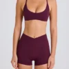 Mini-short Soft Active à taille en V et poches, couleur bordeaux Mini-short Soft Active à taille en V et poches, couleur bordeaux