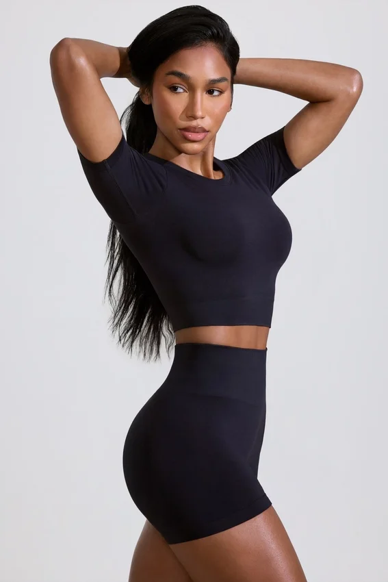 Mini-short taille haute Define Luxe en noir Mini-short taille haute Define Luxe en noir