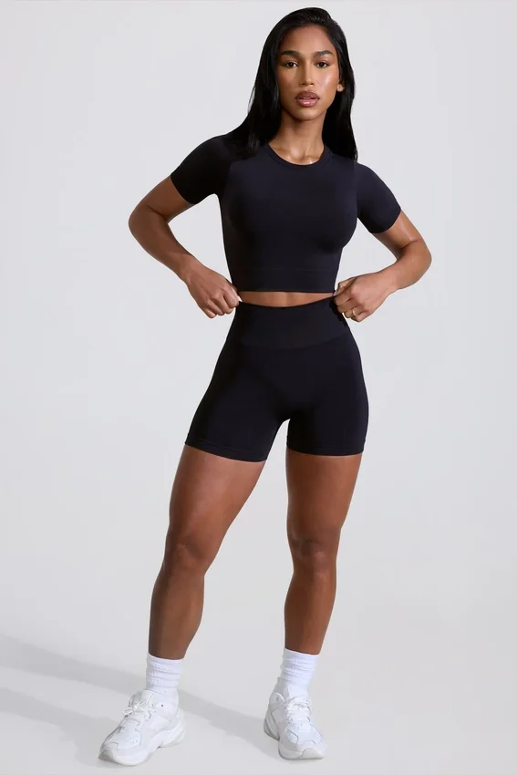 Mini-short taille haute Define Luxe en noir Mini-short taille haute Define Luxe en noir