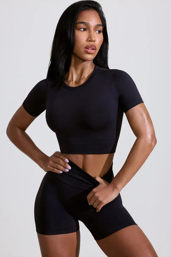 Mini-short taille haute Define Luxe en noir Mini-short taille haute Define Luxe en noir