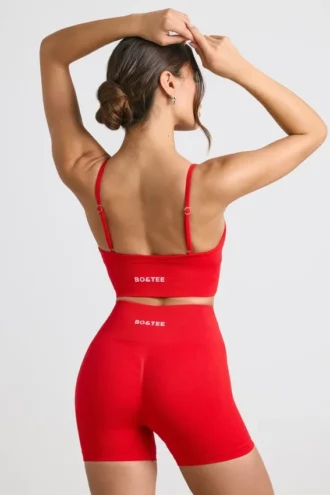 Mini-short taille haute Define Luxe en rouge