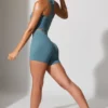 Mini-short à taille torsadée avec poches, bleu pierre