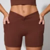 Mini-short à taille torsadée avec poches, couleur marron