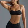 Oh Polly Maillot de bain : Haut de bikini micro orné HOTFIX Edition en noir Oh Polly Maillot de bain : Haut de bikini micro orné HOTFIX Edition en noir