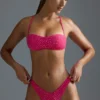 Oh Polly Maillots de bain : Bas de bikini cheeky échancré en V orné de strass HOTFIX, couleur sorbet framboise Oh Polly Maillots de bain : Bas de bikini cheeky échancré en V orné de strass HOTFIX, couleur sorbet framboise