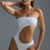 Oh Polly Swim : Maillot de bain 1 pièce échancré et orné de strass HOTFIX Edition, en blanc Oh Polly Swim : Maillot de bain 1 pièce échancré et orné de strass HOTFIX Edition, en blanc