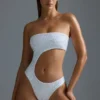 Oh Polly Swim : Maillot de bain 1 pièce échancré et orné de strass HOTFIX Edition, en blanc Oh Polly Swim : Maillot de bain 1 pièce échancré et orné de strass HOTFIX Edition, en blanc