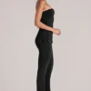 Pantalon ajusté taille moyenne Lumi en noir Pantalon ajusté taille moyenne Lumi en noir