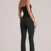 Pantalon ajusté taille moyenne Lumi en noir Pantalon ajusté taille moyenne Lumi en noir