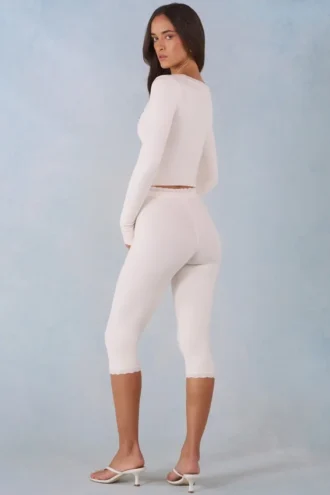 Pantalon capri Selene en maille à taille mi-haute, couleur ivoire