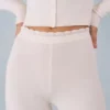Pantalon capri Selene en maille à taille mi-haute, couleur ivoire Pantalon capri Selene en maille à taille mi-haute, couleur ivoire
