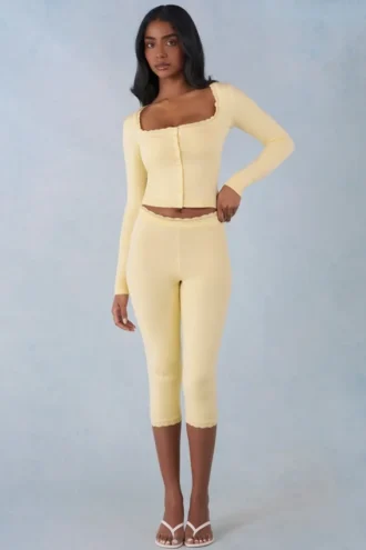 Pantalon capri Selene en maille, taille mi-haute, jaune beurre