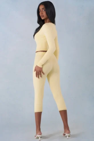 Pantalon capri Selene en maille, taille mi-haute, jaune beurre