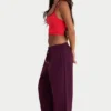Pantalon de jogging ample taille moyenne en jersey de coton brossé, couleur bordeaux Pantalon de jogging ample taille moyenne en jersey de coton brossé, couleur bordeaux