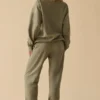 Pantalon de jogging en molleton de coton à taille mi-haute, vert kaki Pantalon de jogging en molleton de coton à taille mi-haute, vert kaki