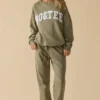Pantalon de jogging en molleton de coton à taille mi-haute, vert kaki Pantalon de jogging en molleton de coton à taille mi-haute, vert kaki